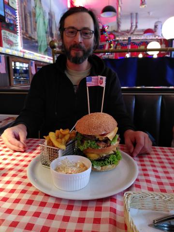 Andy und sein riesen Burger